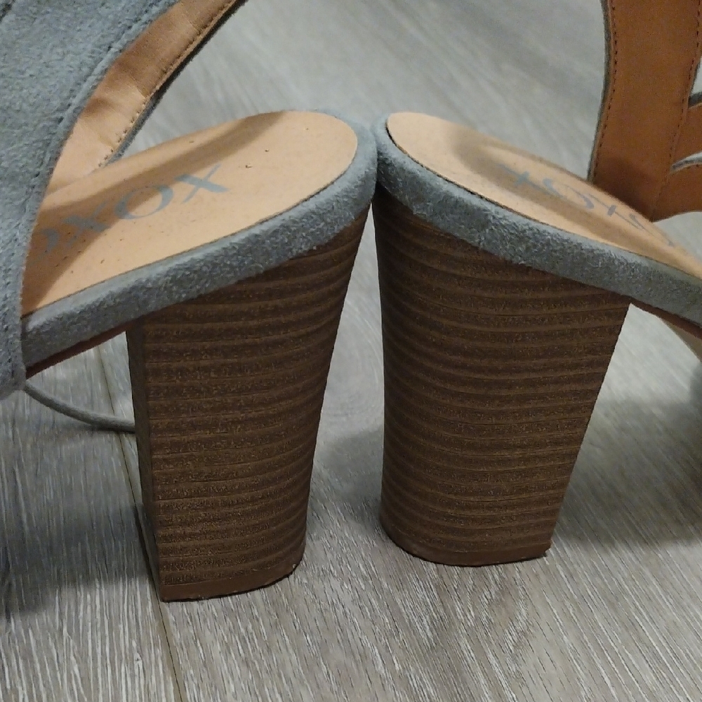 XOXO Balta Gray Strappy Heels - Picture 6 of 17